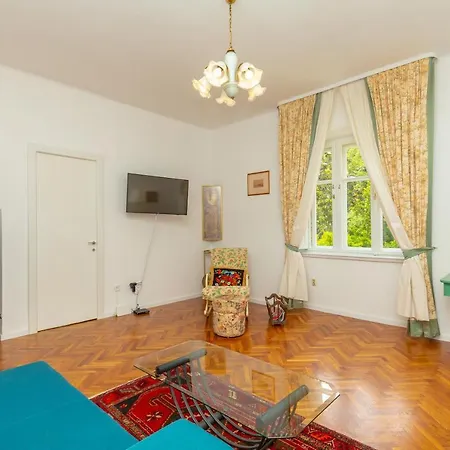Ahava Apartment *