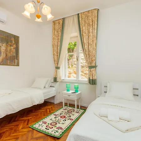 Ahava Apartmán *